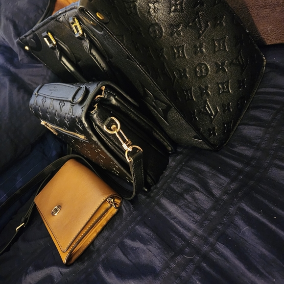 New black Louis Vuitton on the go Bag 2400 retail is 3440 - Picture 8 of 9